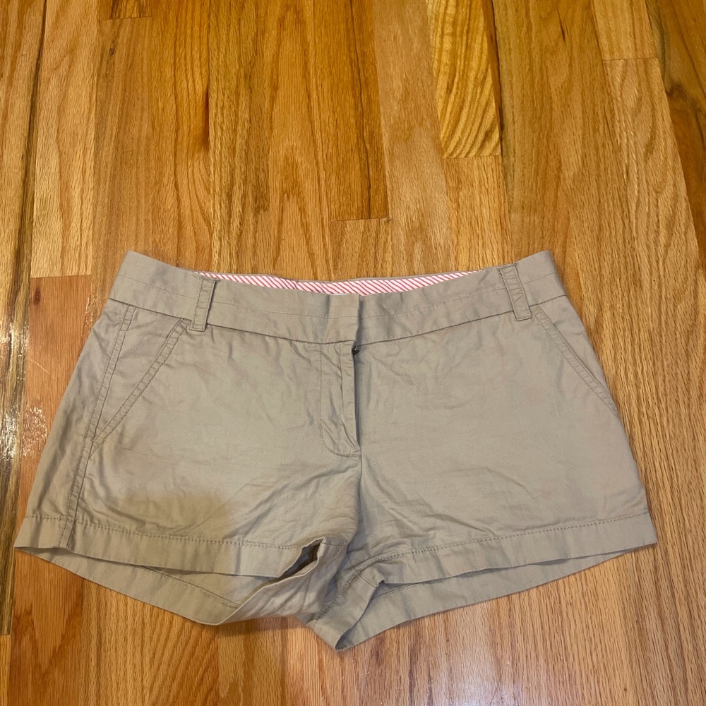 💜 3 for $18 or 5 for $25 J. Crew tan khaki “broken- in” chino shorts